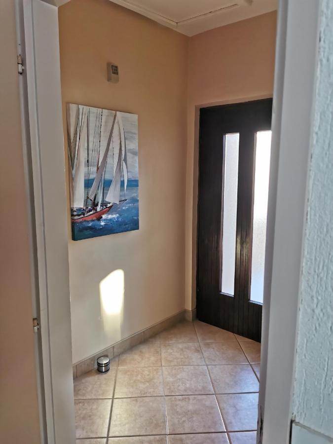 Near By Everything Vodice Luaran gambar
