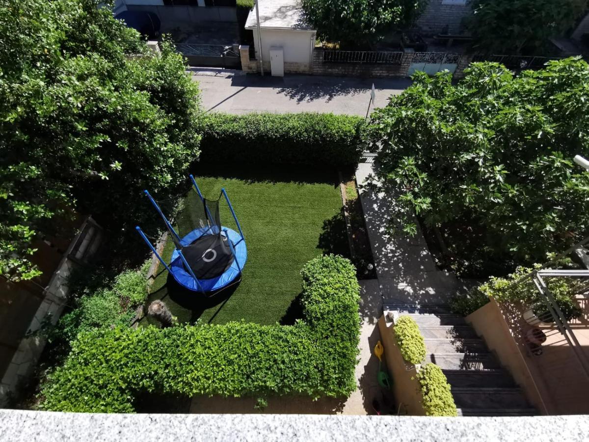 Near By Everything Vodice Luaran gambar