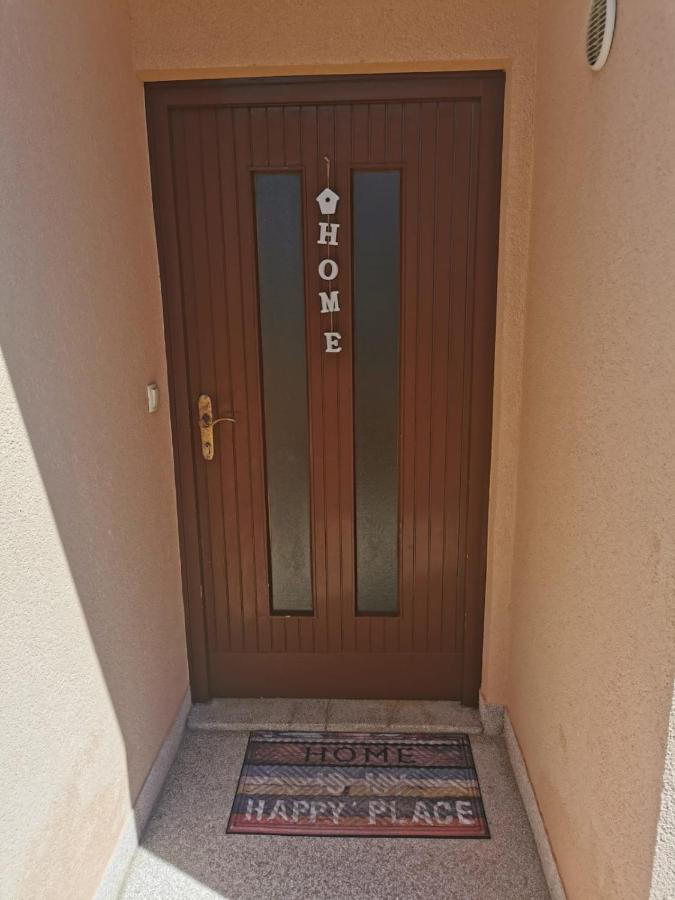 Near By Everything Vodice Luaran gambar