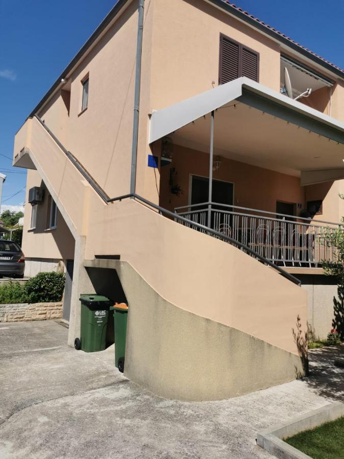 Near By Everything Vodice Luaran gambar